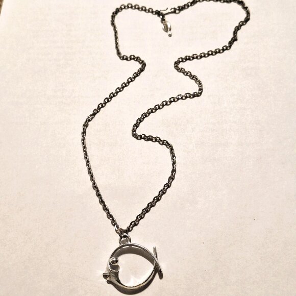 Sarah Coventry Vintage Fish Charm Necklace, Stamped, Silvertone - Picture 2 of 9